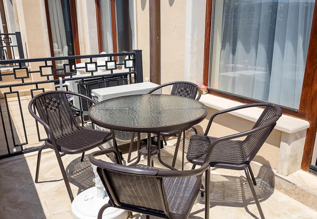 Beachfront Bliss-1Br Sea View Flat In Golden Sands By Flat Mаnаger فارنا شقة